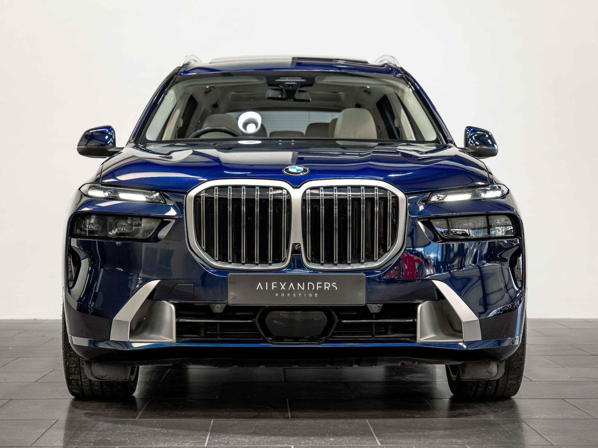 An exterior shot of the front on a 2024 BMW X7