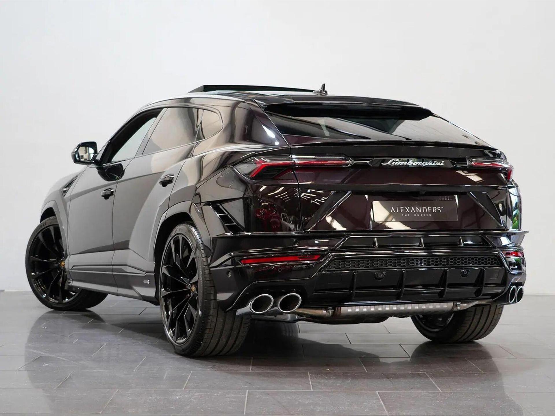 An exterior shot of the rear left on a 2023 Lamborghini Urus