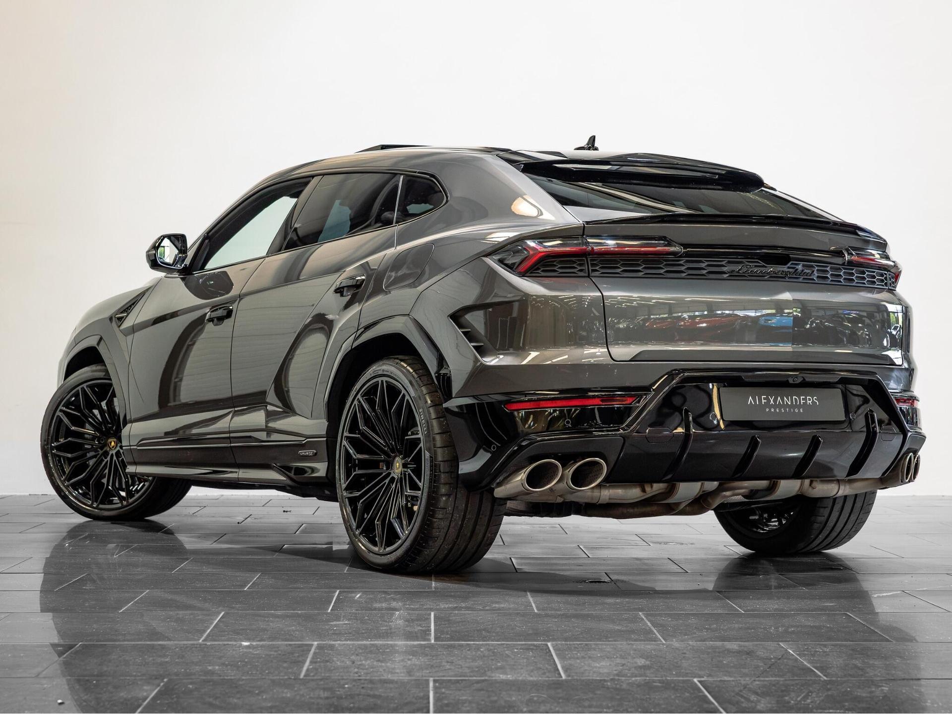 An exterior shot of the rear left on a 2025 Lamborghini Urus