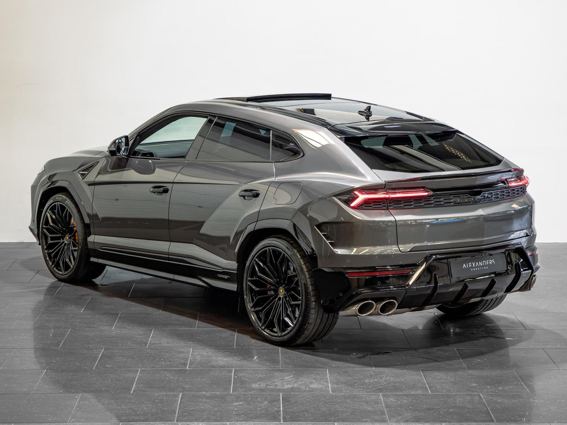 An exterior shot of the rear left on a 2025 Lamborghini Urus