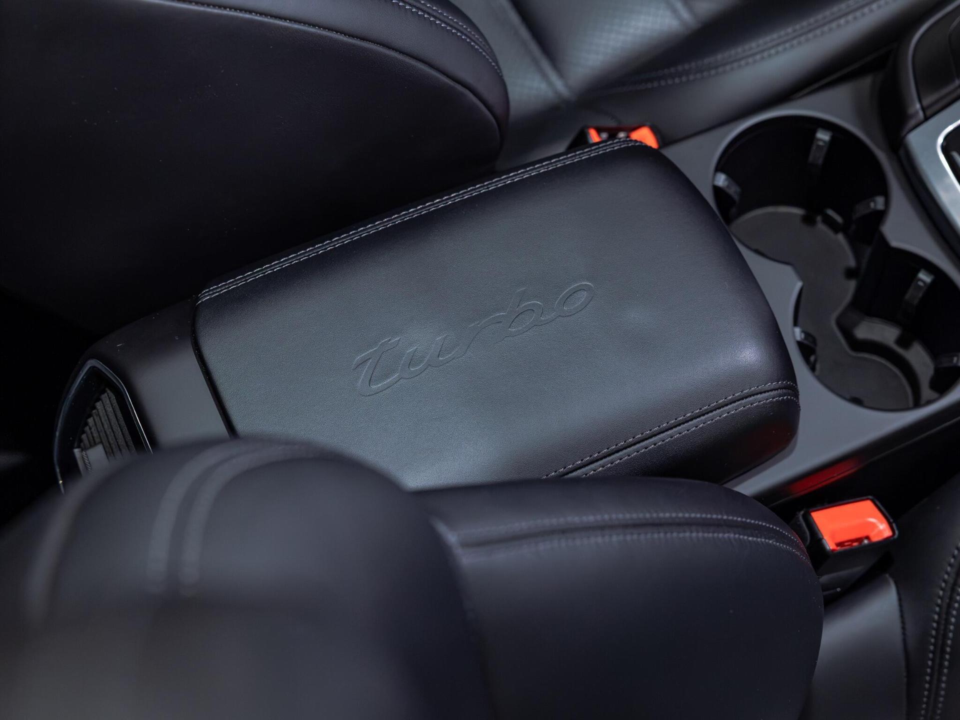 An interior shot of the seat front passenger on a 2020 Porsche Macan