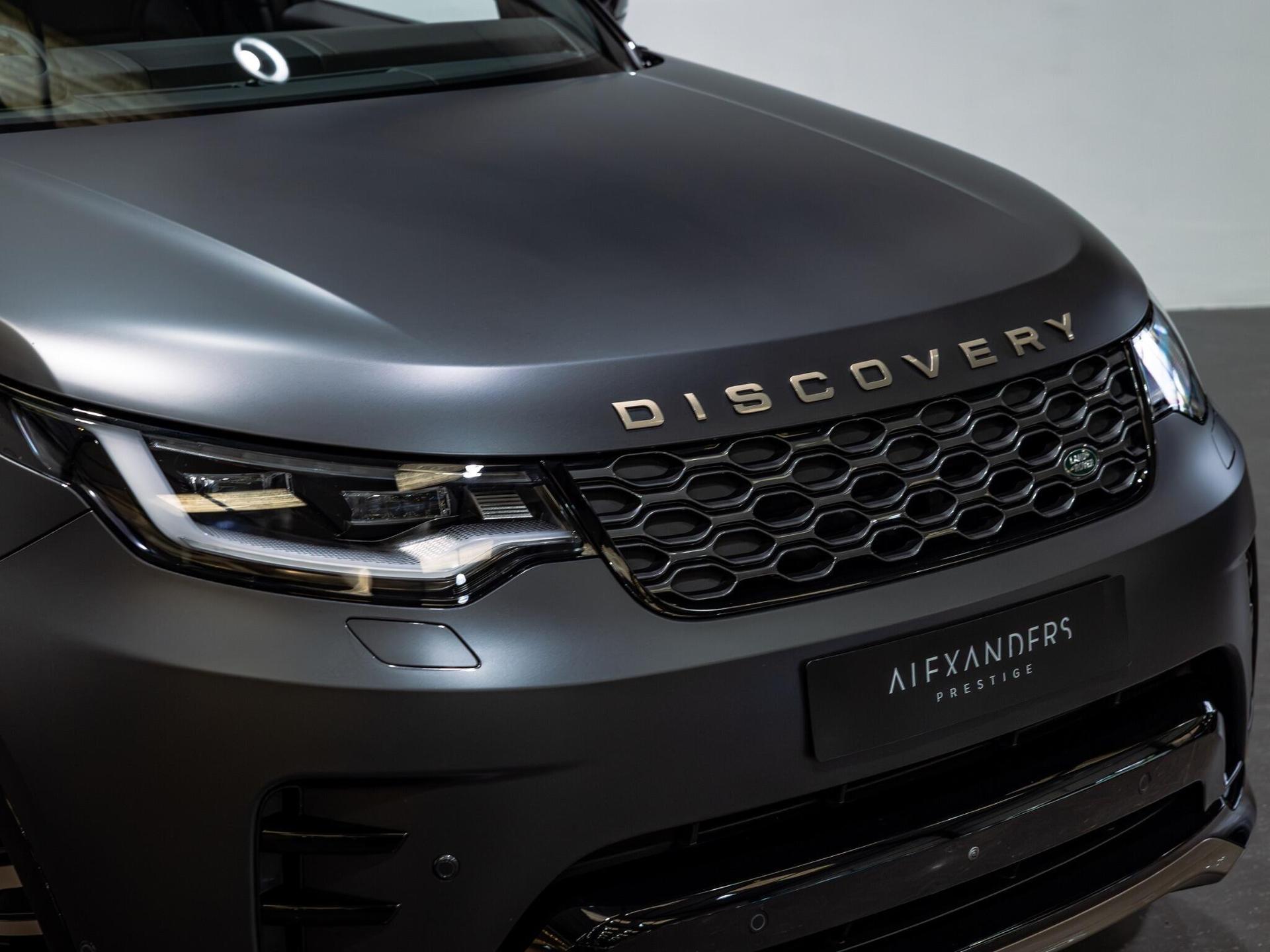 An exterior shot of the lights front on a 2026 Land Rover Discovery