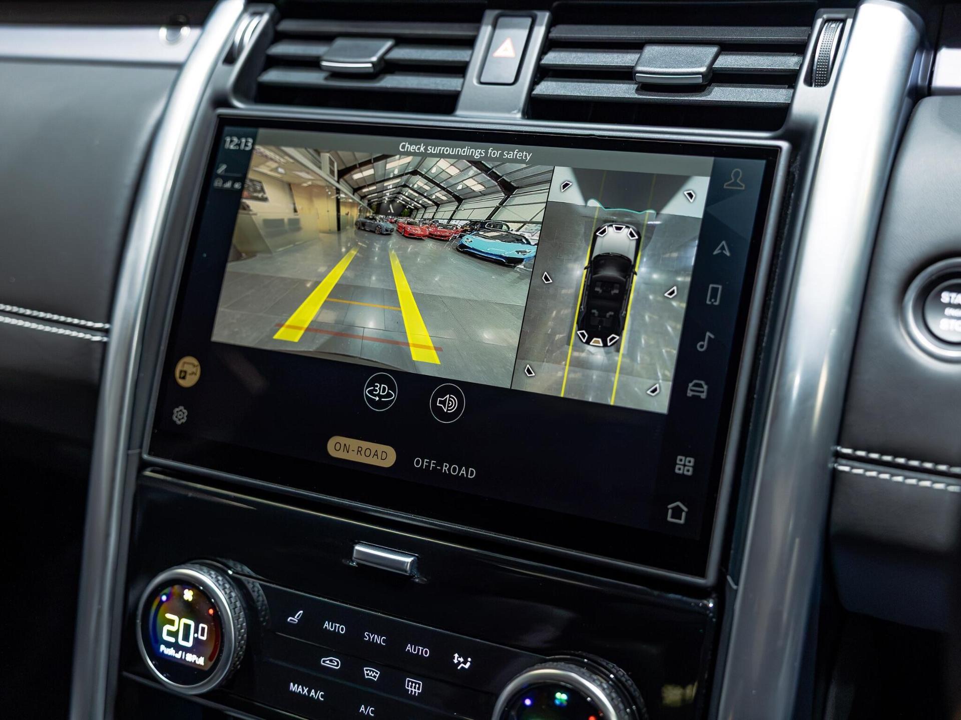 An interior shot of the infotainment system on a 2026 Land Rover Discovery