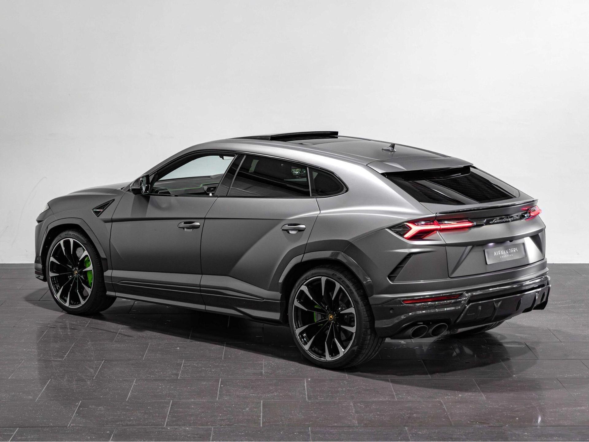 An exterior shot of the rear left on a 2022 Lamborghini Urus