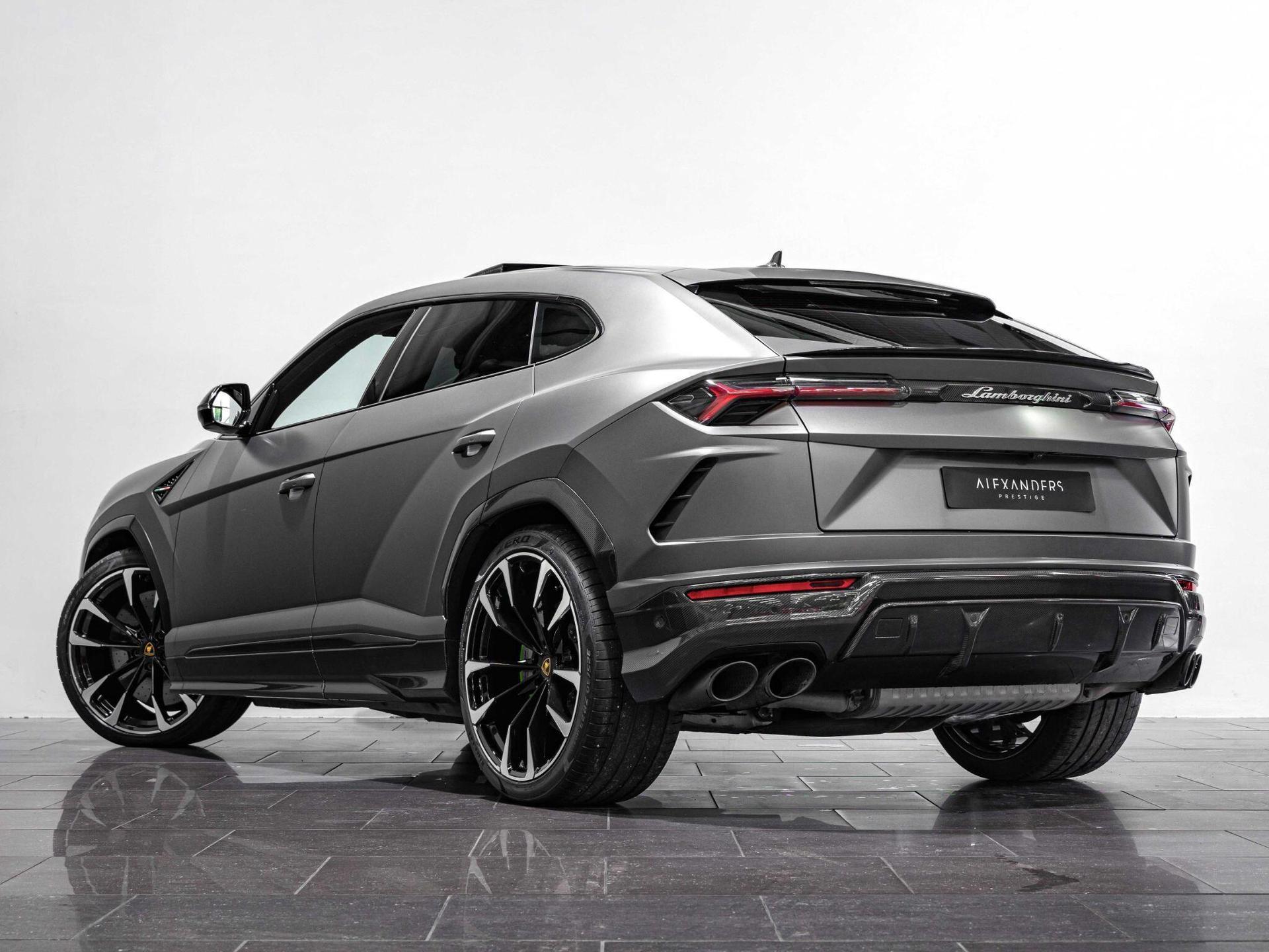An exterior shot of the rear left on a 2022 Lamborghini Urus