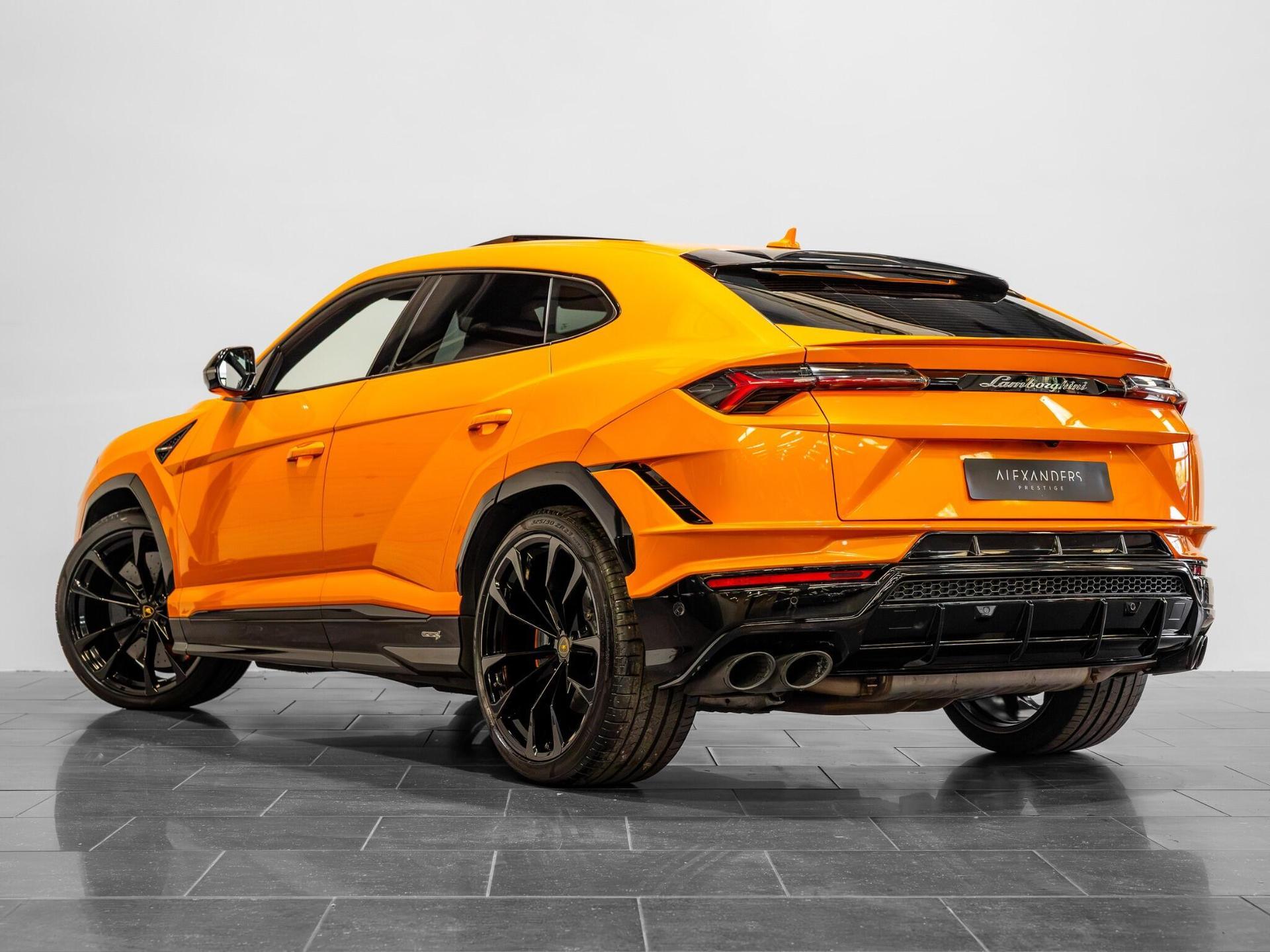 An exterior shot of the rear left on a 2023 Lamborghini Urus