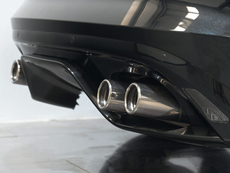 2015 (15) Jaguar F-TYPE R 5.0 V8 S/C Coupe AWD Auto - Image 2