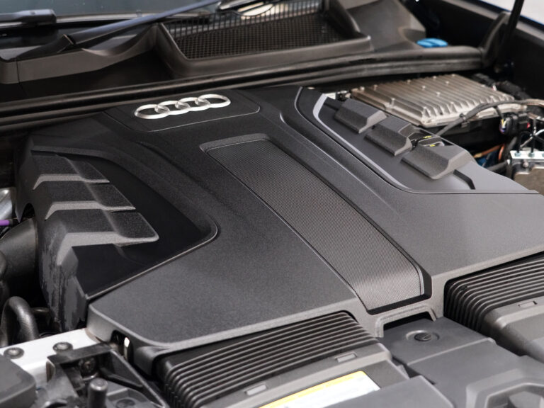 2019 (19) Audi Q8 S-Line 50 TDI Quattro Auto - Image 3