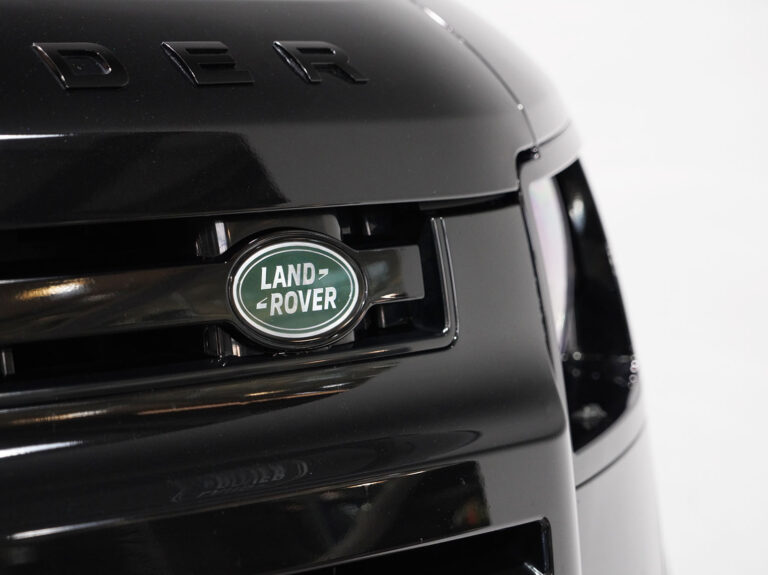 2021 (71) Land Rover Defender 110 V8 P525 - Image 18